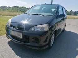 Schwarz Gebraucht 2001 Daihatsu YRV Van / Kleinbus | 1.950 €