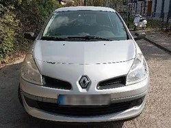 Grau Gebraucht 2009 Renault Clio II Dynamique Limousine | 2.600 € (Guter Preis)