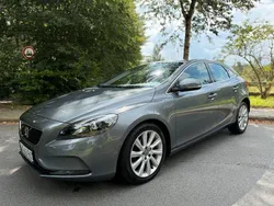 Silber Gebraucht 2015 Volvo V40 Kombi | 9.290 € (Fairer Preis)