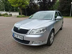 Silber Gebraucht 2011 Skoda Octavia Ambition Kombi | 4.950 € (Fairer Preis)