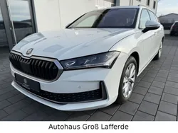 Weiß Gebraucht 2024 Skoda Superb Selection Kombi | 31.690 € (Guter Preis)