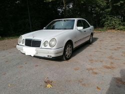 Weiß Gebraucht 1996 Mercedes E280 Elegance Limousine | 2.400 € (Superpreis)