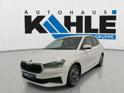 Weiß Gebraucht 2023 Skoda Fabia Ambition Limousine | 16.989 € (Guter Preis)