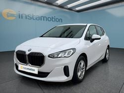 Weiß Gebraucht 2022 BMW 218 Active Tourer Van / Kleinbus | 22.299 € (Guter Preis)
