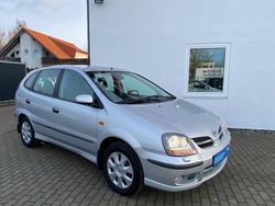 Silber Gebraucht 2002 Nissan Almera Tino Visia Van / Kleinbus | 3.990 € (Teuer)