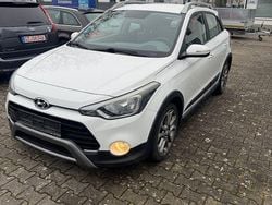 Weiß Gebraucht 2016 Hyundai i20 Active Limousine | 8.990 € (Fairer Preis)