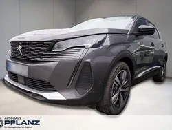 Grau Gebraucht 2023 Peugeot 5008 Allure Van / Kleinbus | 30.390 € (Etwas zu teuer)