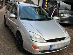 Silber Gebraucht 2001 Ford Focus Limousine | 1.990 € (Etwas zu teuer)