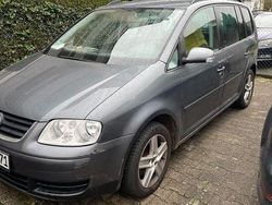 Grau Gebraucht 2004 VW Touran Basis Van / Kleinbus | 3.000 € (Fairer Preis)