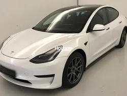 Weiß Gebraucht 2021 Tesla Model 3 Standard Range Plus Limousine | 22.194 € (Superpreis)