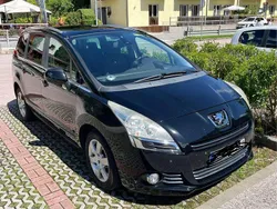 Schwarz Gebraucht 2012 Peugeot 5008 Family Van / Kleinbus | 3.500 € (Superpreis)