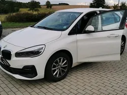 Weiß Gebraucht 2019 BMW 218 Active Tourer Van / Kleinbus | 12.999 € (Fairer Preis)