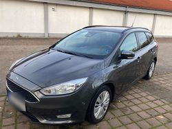 Grau Gebraucht 2015 Ford Focus Business Edition Kombi | 11.500 € (Etwas zu teuer)