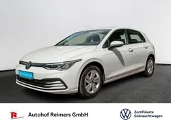 Pure white Gebraucht 2022 VW Golf VIII Life Limousine | 21.440 € (Fairer Preis)