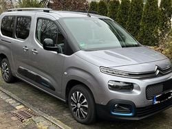 Grau Gebraucht 2023 Citroën e-Berlingo Shine Van / Kleinbus | 24.900 € (Etwas zu teuer)