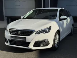 Weiß Gebraucht 2021 Peugeot 308 Allure Kombi | 14.900 € (Fairer Preis)