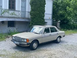 Beige Gebraucht 1983 Mercedes 240 Limousine | 7.500 €
