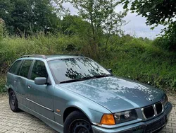 Grün Gebraucht 1997 BMW 323 Kombi | 4.000 € (Etwas zu teuer)