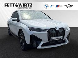 Mineralweiss Gebraucht 2024 BMW iX Sport Line SUV | 73.500 € (Etwas zu teuer)