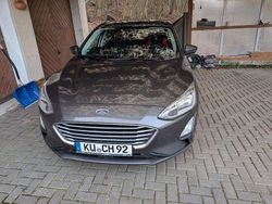 Grau Gebraucht 2018 Ford Focus Cool & Connect Limousine | 9.300 € (Fairer Preis)