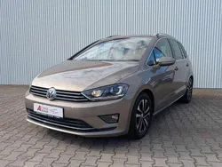 Pyramid gold metallic Gebraucht 2018 VW Golf Sportsvan Highline Van / Kleinbus | 14.490 € (Fairer Preis)