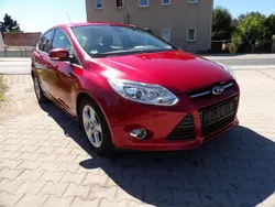 Rot Gebraucht 2011 Ford Focus Titanium Limousine | 6.999 € (Fairer Preis)