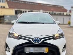 Weiß Gebraucht 2015 Toyota Yaris Comfort Kleinwagen | 14.495 € (Teuer)