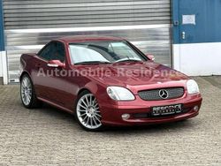 Rot Gebraucht 2001 Mercedes SLK230 Cabrio | 11.980 €