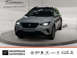 Weiß (weiß / midnight schwarz metallic) Gebraucht 2025 Seat Arona SUV | 24.440 € (Teuer)