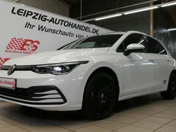 Weiß Gebraucht 2020 VW Golf VIII Life Limousine | 20.100 € (Teuer)