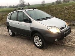 Grau Gebraucht 2002 Renault Mégane Authentique Limousine | 1.750 € (Teuer)