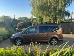 Braun Gebraucht 2015 VW Caddy Maxi Van / Kleinbus | 10.900 €