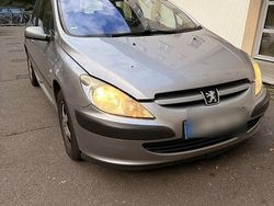 Grau Gebraucht 2003 Peugeot 307 Coupé | 2.000 €