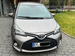 Braun Gebraucht 2015 Toyota Yaris Comfort Limousine | 8.490 € (Fairer Preis)