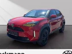 Rot Gebraucht 2022 Toyota Yaris Cross Elegant SUV | 24.990 € (Fairer Preis)