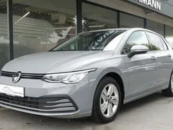 Grau Gebraucht 2020 VW Golf VII Life Limousine | 19.650 € (Fairer Preis)