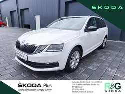 Weiss Gebraucht 2020 Skoda Octavia Tour Kombi | 21.430 € (Guter Preis)