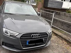 Grau Gebraucht 2016 Audi A3 Sportback Limousine | 12.000 € (Fairer Preis)