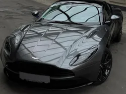 Grau Gebraucht 2019 Aston Martin DB11 Coupé | 125.000 € (Teuer)