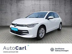 Pure white Gebraucht 2024 VW Golf VIII Life Limousine | 23.380 € (Guter Preis)