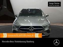Mountain grau Gebraucht 2024 Mercedes A200 Progressive Limousine | 29.290 € (Fairer Preis)