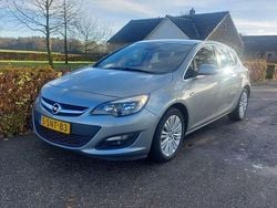 Grau Gebraucht 2013 Opel Astra Design Edition Limousine | 2.750 € (Fairer Preis)