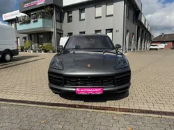 Grau Gebraucht 2019 Porsche Cayenne Turbo SUV | 63.990 €