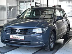 Grau Gebraucht 2022 VW Tiguan Life SUV | 27.380 € (Fairer Preis)