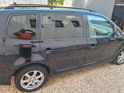 Schwarz Gebraucht 2015 VW Touran Highline Van / Kleinbus | 8.000 €