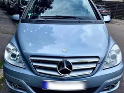 Blau Gebraucht 2009 Mercedes B200 Van / Kleinbus | 7.555 € (Fairer Preis)