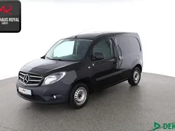 Schwarz Gebraucht 2020 Mercedes Citan 111 Van / Kleinbus | 16.880 € (Fairer Preis)