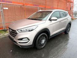 Weiß Gebraucht 2016 Hyundai Tucson Trend SUV | 9.998 € (Guter Preis)