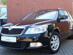 Schwarz Gebraucht 2012 Skoda Octavia Elegance Kombi | 5.490 € (Superpreis)