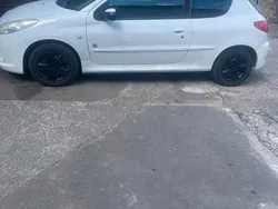 Weiß Gebraucht 2012 Peugeot 206 Kleinwagen | 1.100 € (Guter Preis)